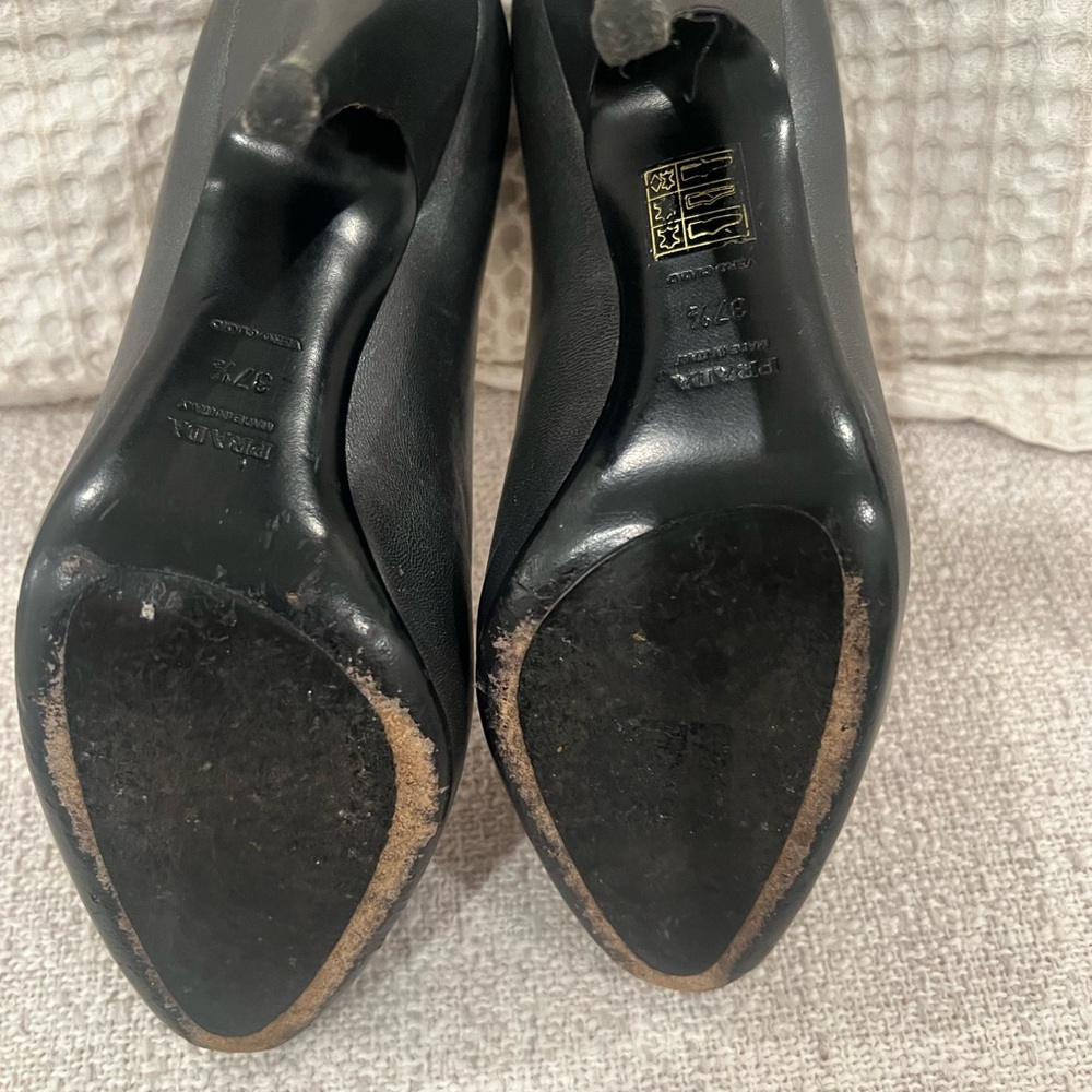 Authentic Prada Round Toe Pump - Picture 6 of 9